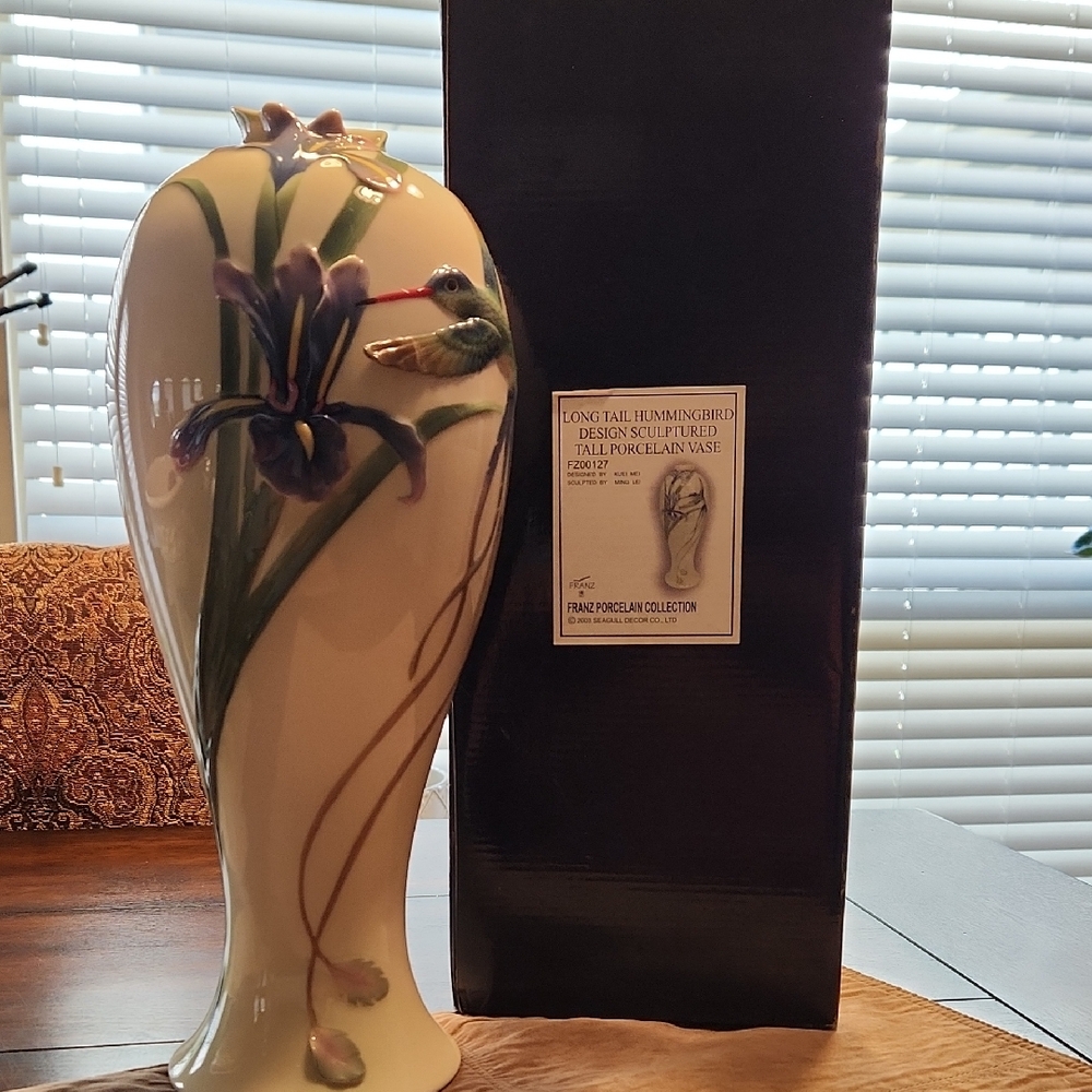 Franz Porcelain "Long Tail Hummingbird" Sculptured Tall Vase (FZ00127)